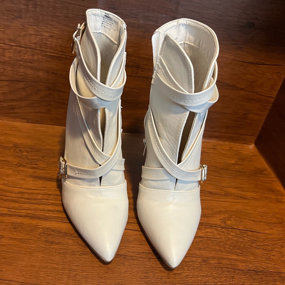 Chic White Heeled Booties - Picture 2 of 9
